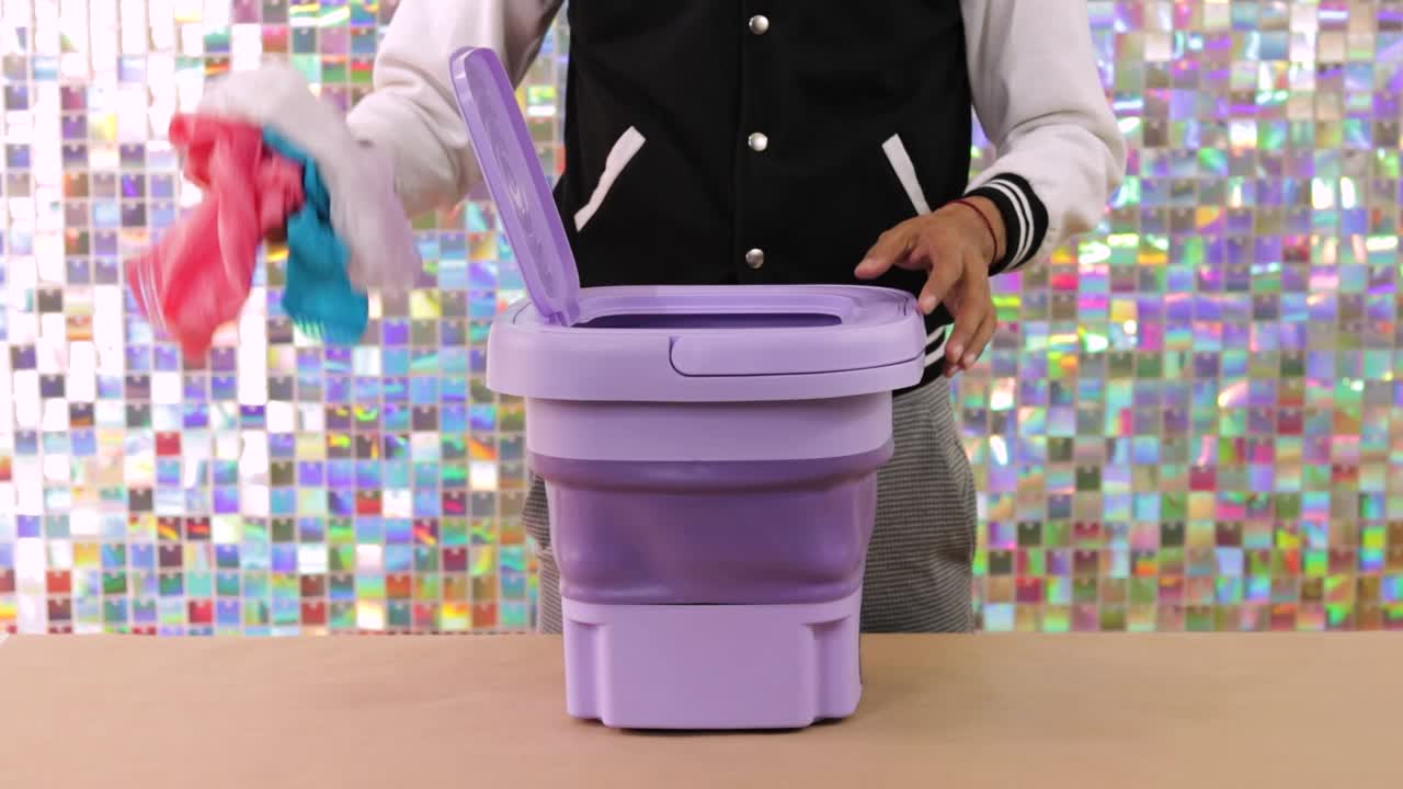 Taking clothes out of portable washing machine, small home appliances