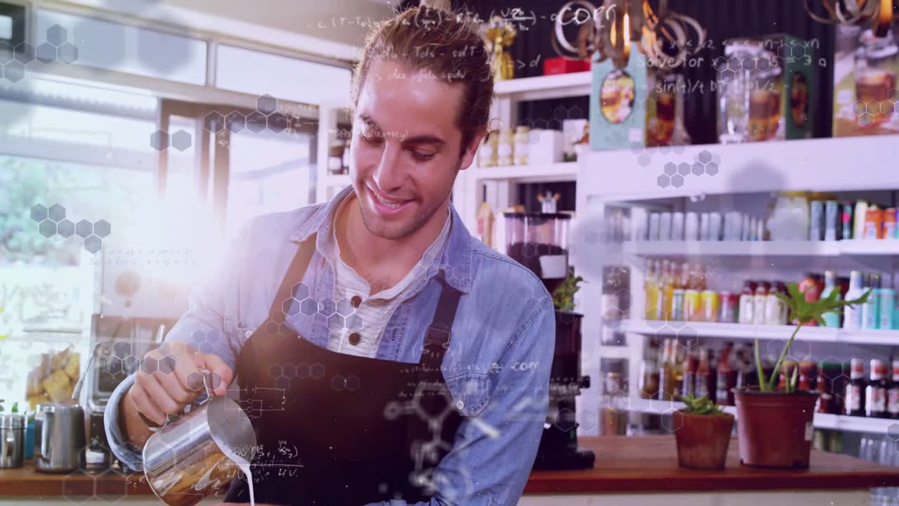 Barista levantando a leiteira, despejando leite em xícaras, fazendo latte art para servir, com sobreposições hexagonais.