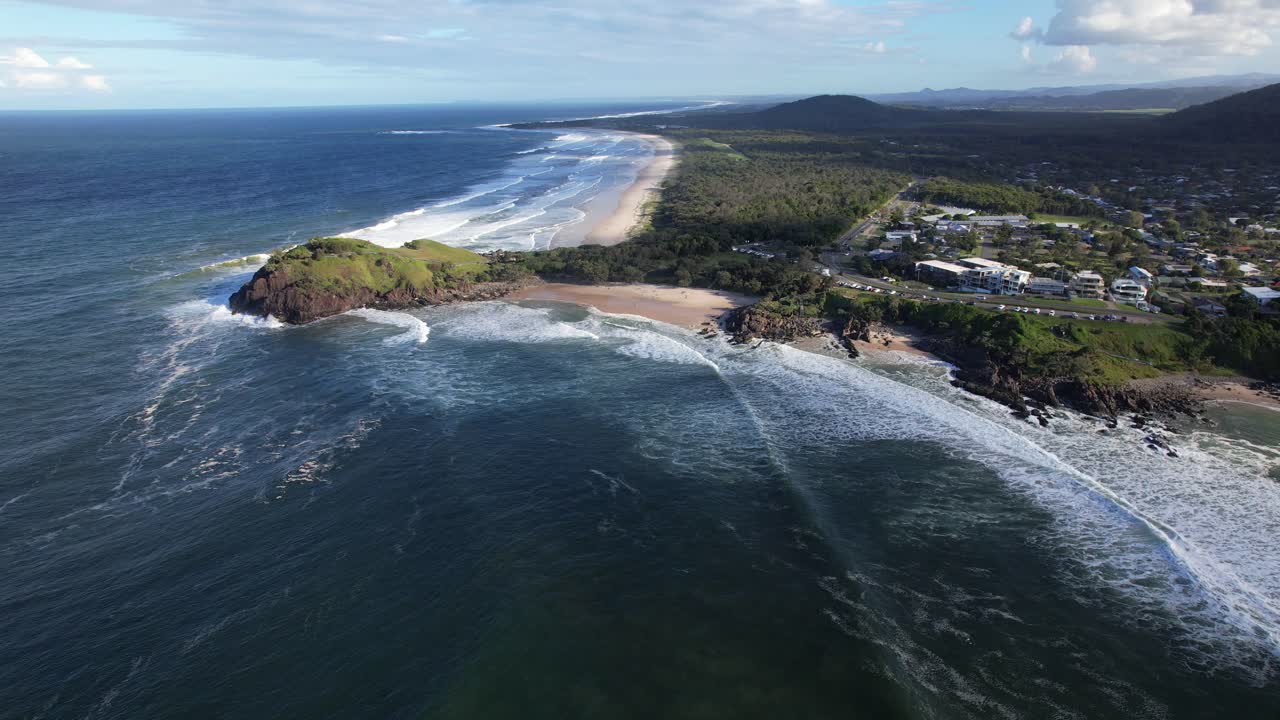 Spiaggia di Norries e Spiaggia di Cabarita lungo la costa del Mar dei Coralli, a est della Tweed Coast Road nel Nuovo Galles del Sud, Australia