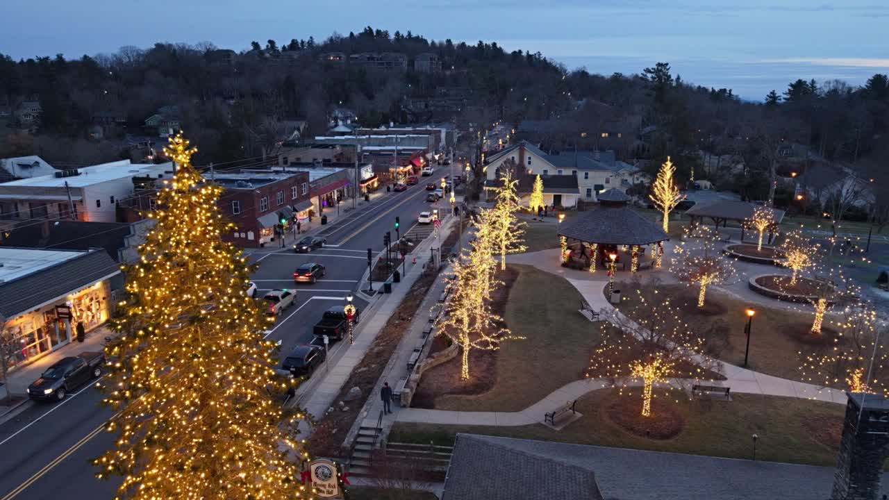 크리스마스 시즌의 노스캐롤라이나주, 에어리얼 블로잉록 NC