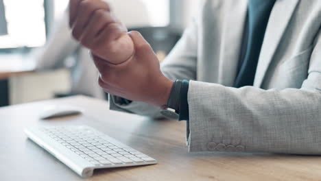 person suffering from wrist pain at work
