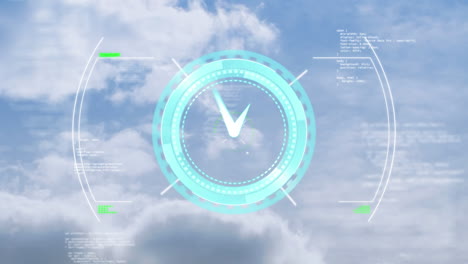 reloj moviéndose rápido con escaneo de alcance y procesamiento de datos en el fondo del cielo nublado