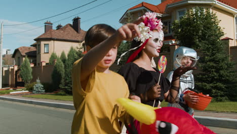 niños en halloween