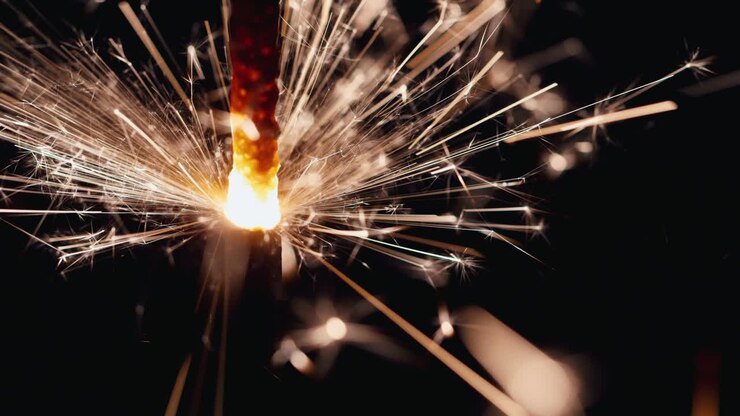 Primo piano di sparkler bruciare