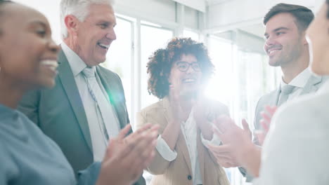 trabajo en equipo, aplausos y gente de negocios celebran