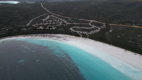 Lucky-Bay-Beach-Y-El-Paisaje-Circundante,-El-Parque-Nacional-Cape-Le-Grand,-Australia-Occidental