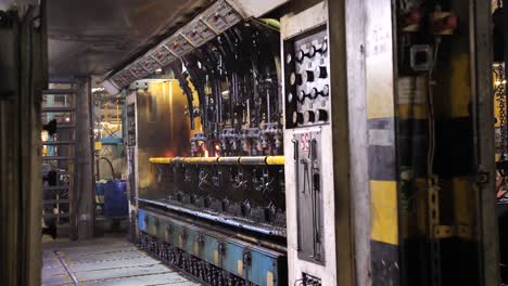 proceso de fabricación de una botella de vidrio. de cerca