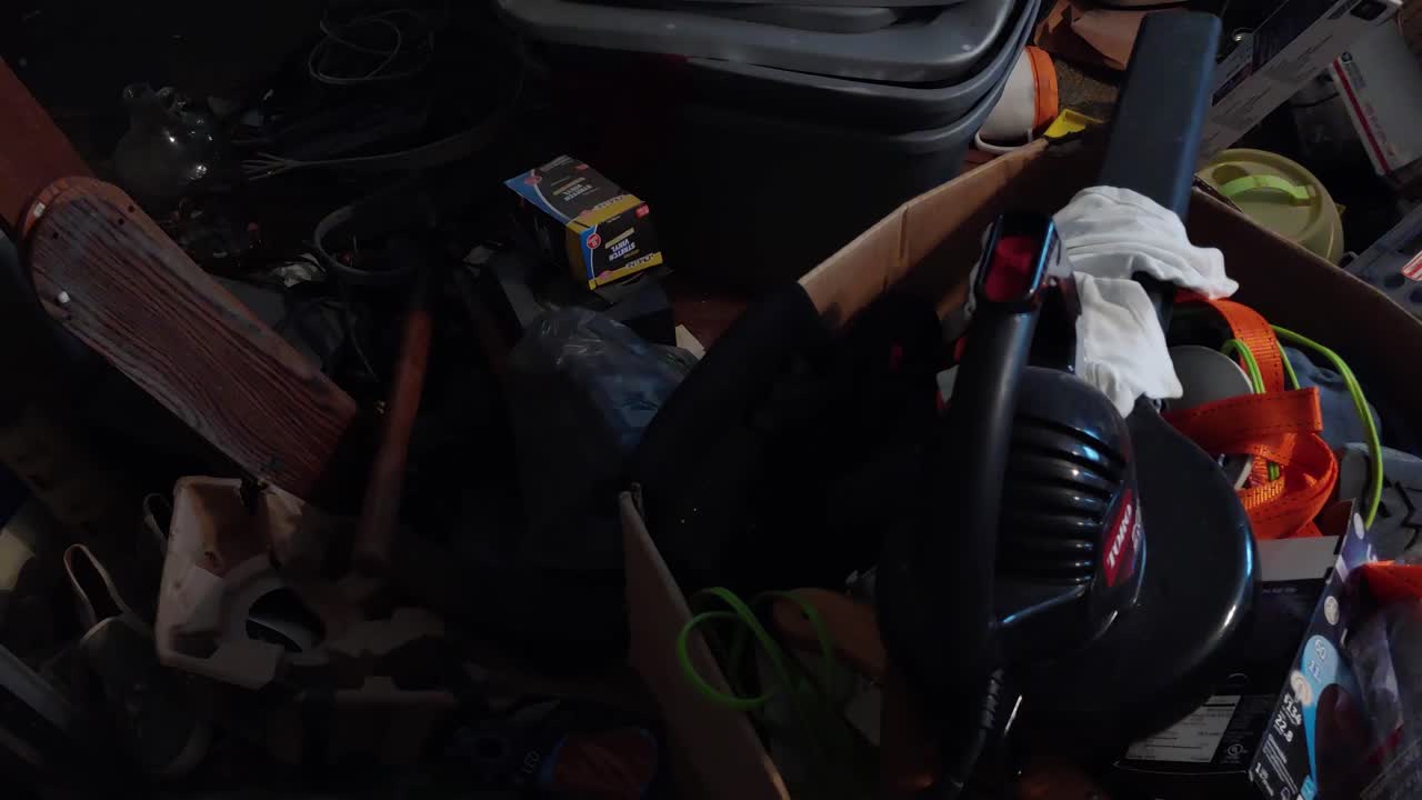 una foto de una casa de acaparadores