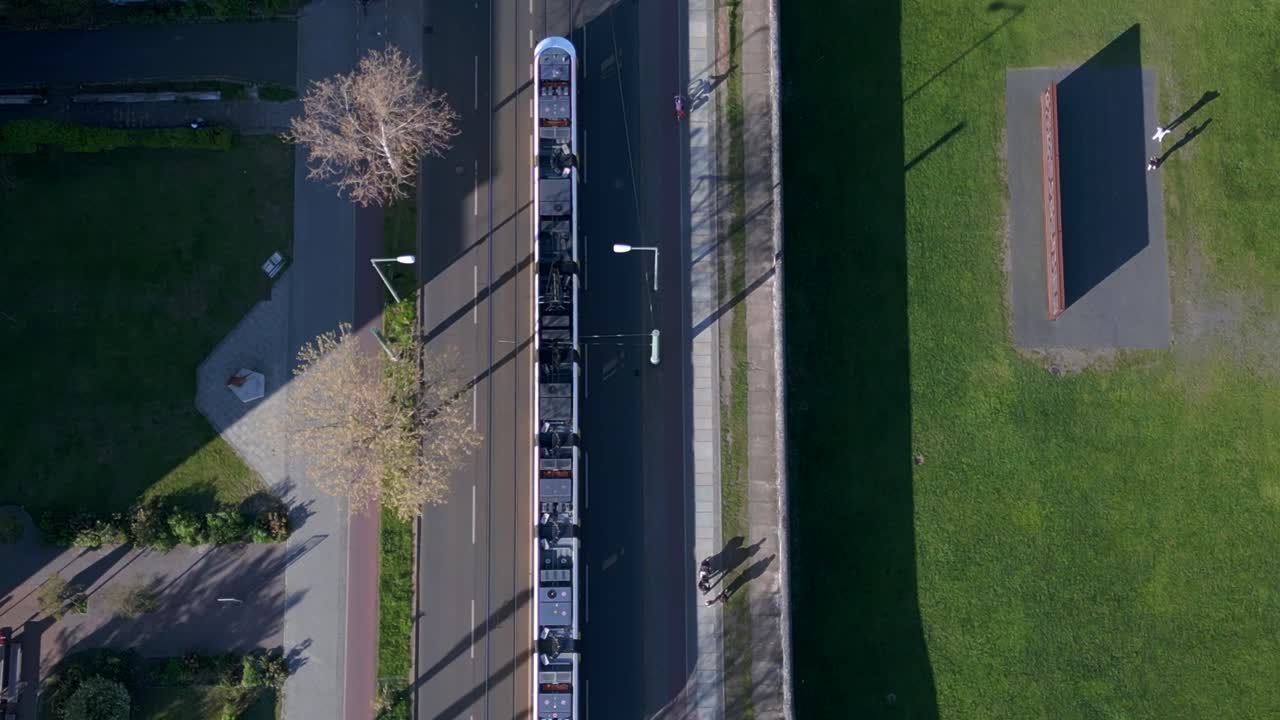 도로 에 있는 전차 트램