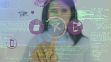 animación de una mujer de negocios caucásica tocando una pantalla interactiva con iconos digitales