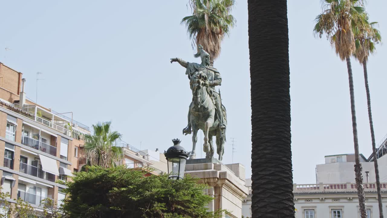 Historical Spanish Archetecture, art and cathedrals - King Jaime of Valencia statue - 4k 24fps