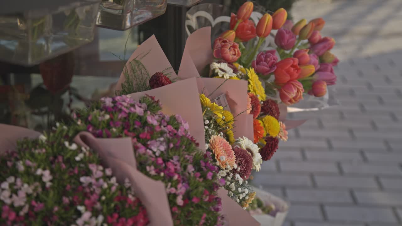 Farverige blomster fra blomsterhandleren i Karaköy, Istanbul