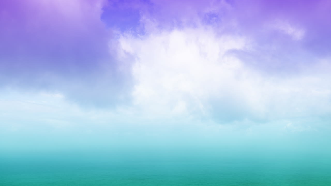 라 팔름의 평온한 바다 위의 구름