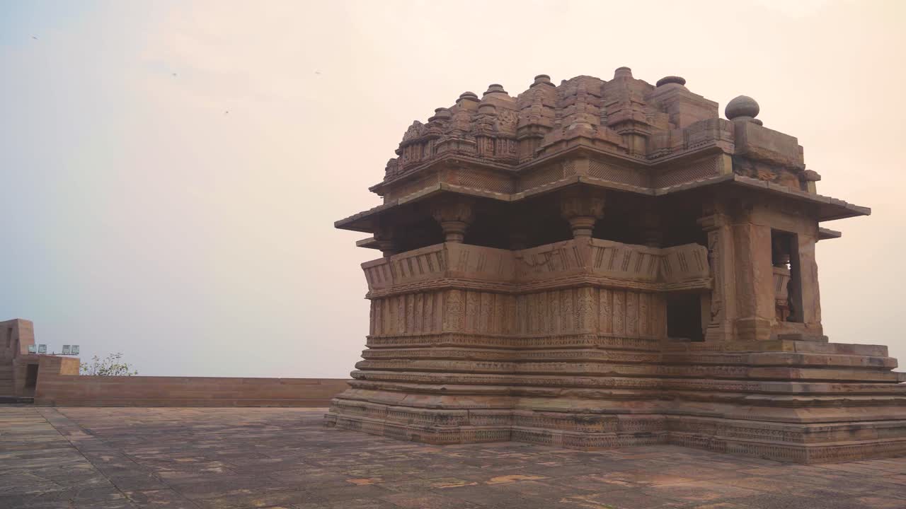 antiguo templo de vishnu en el fuerte de gwalior, madhya pradesh, india