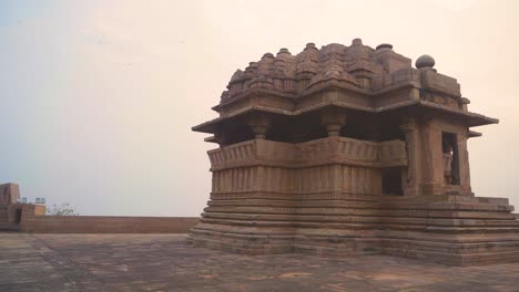 Antiguo-Templo-De-Vishnu-En-El-Fuerte-De-Gwalior,-Madhya-Pradesh,-India