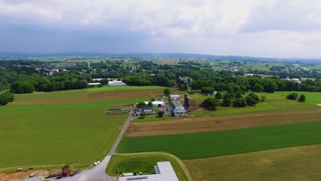 Campos-Y-Granjas-Amish-Vistos-Por-Un-Dron-Bt