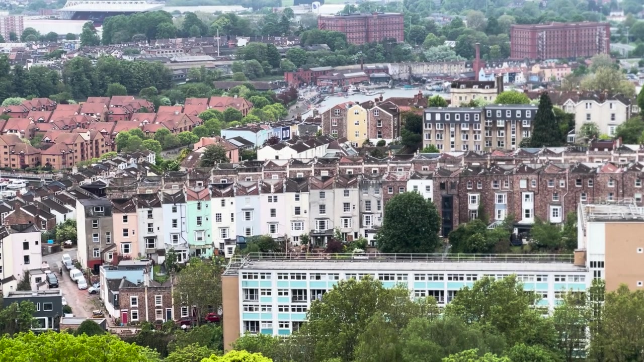 ブリストル市の集合住宅、パステルカラー