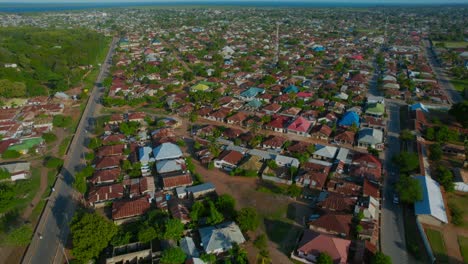 Vista-Aérea-De-La-Ciudad-De-Tanga,-Tanzania