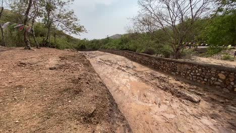 Schauplatz-Der-Schlacht-Zwischen-Bhim-Und-Jarasandh-Epic-Mahabharat-In-Rajgir,-Bihar,-Indien