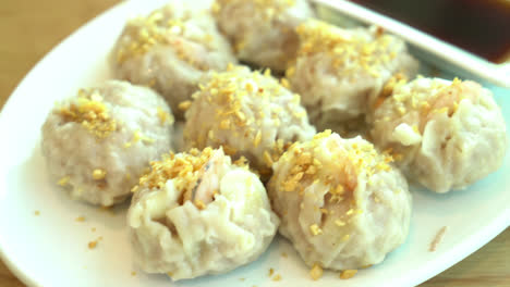 albóndigas de camarones dim sum - estilo de comida asiática