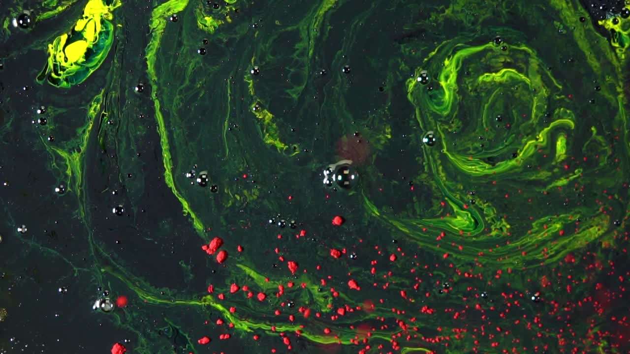 색의 소용돌이와 함께 추상적인 유동적인 예술