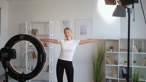 hogar deporte fitness mujer registro de entrenamiento de video