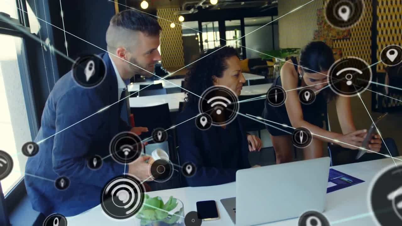 animación de la red de conexiones entre diversas personas de negocios en la oficina