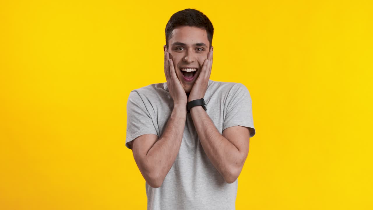 hombre expresando sorpresa
