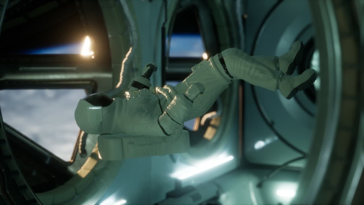astronauta dentro de la estación espacial orbital