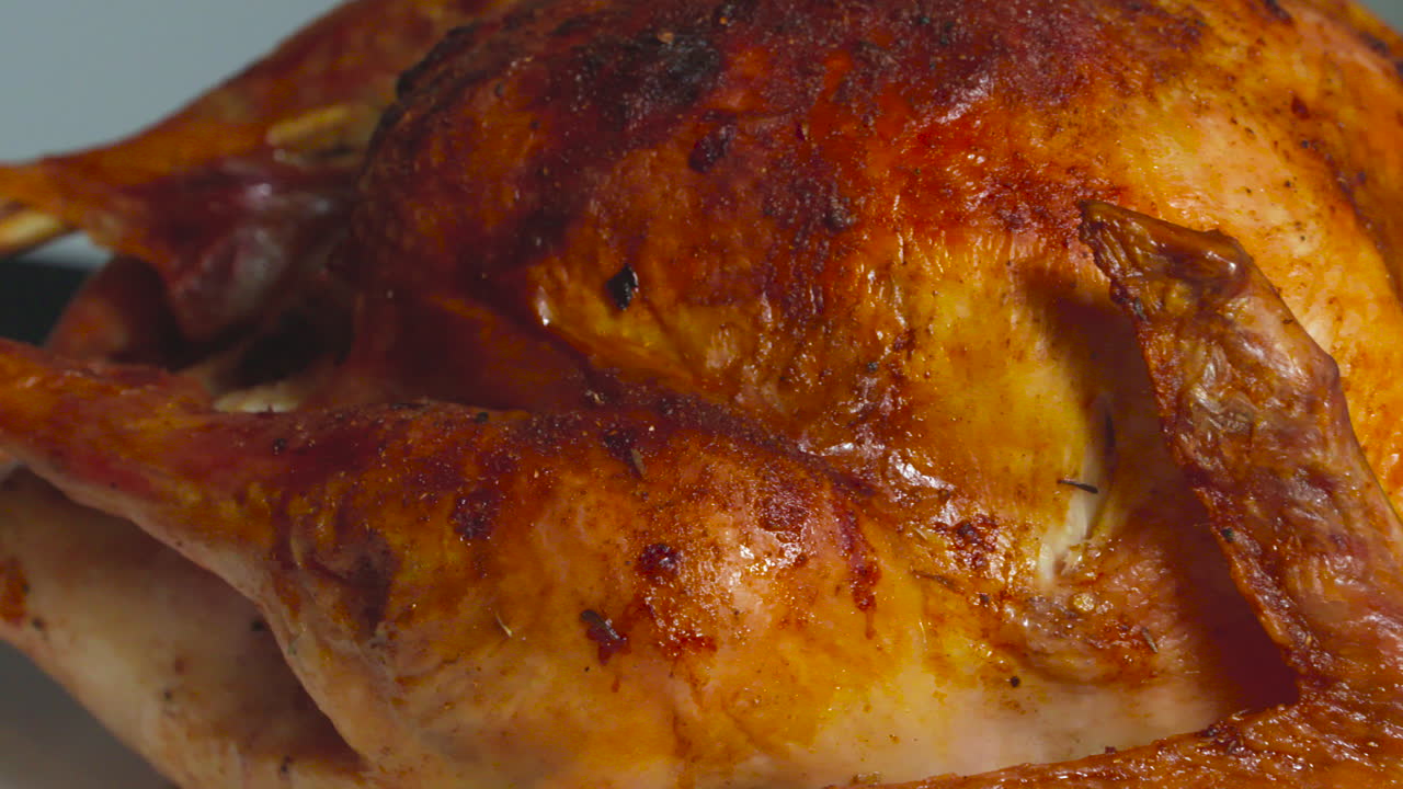 primer plano, delicioso, cocido, pavo asado y verduras para la cena de acción de gracias