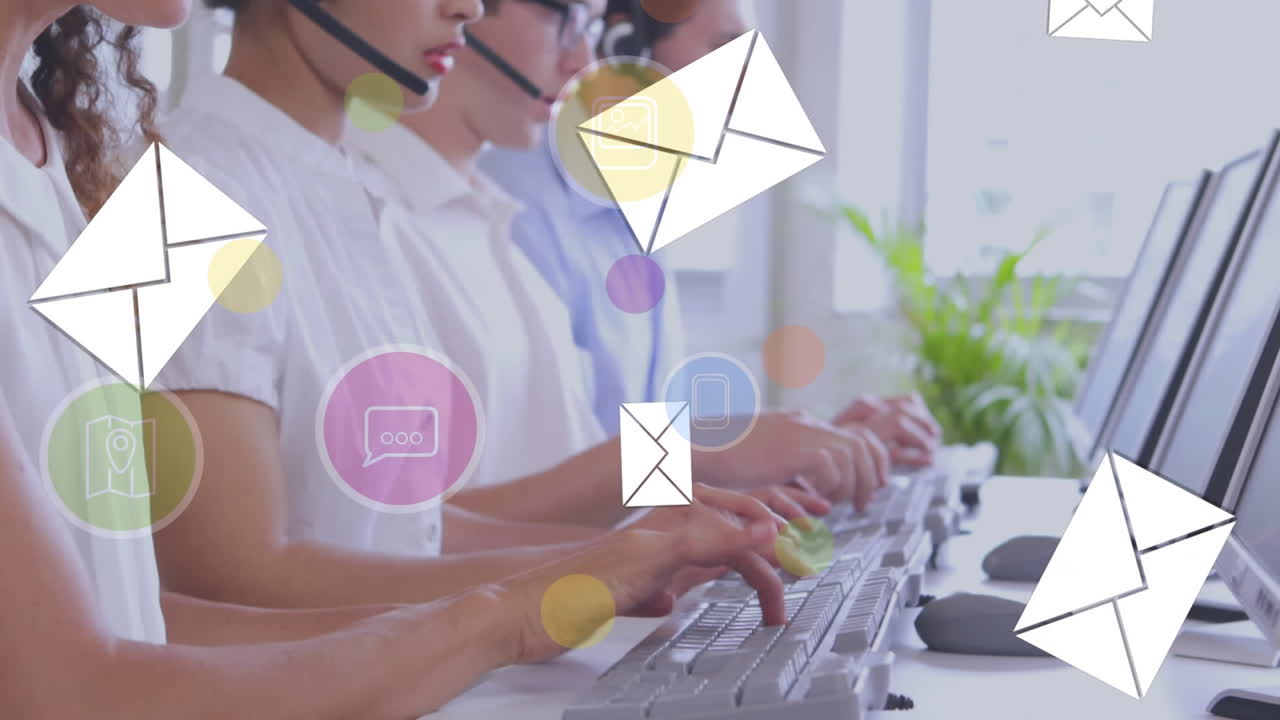 Animazione di una rete di connessioni e icone su persone che indossano cuffie telefoniche.