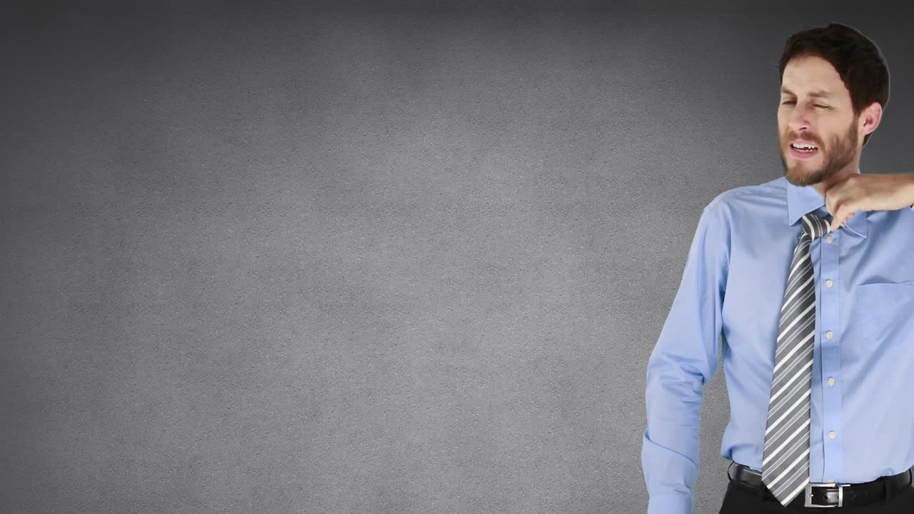 animación de un hombre caucásico soltando su corbata contra el espacio de copia en fondo gris