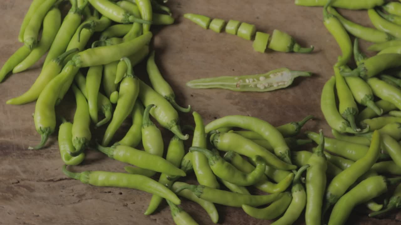 나무 배경에 피망