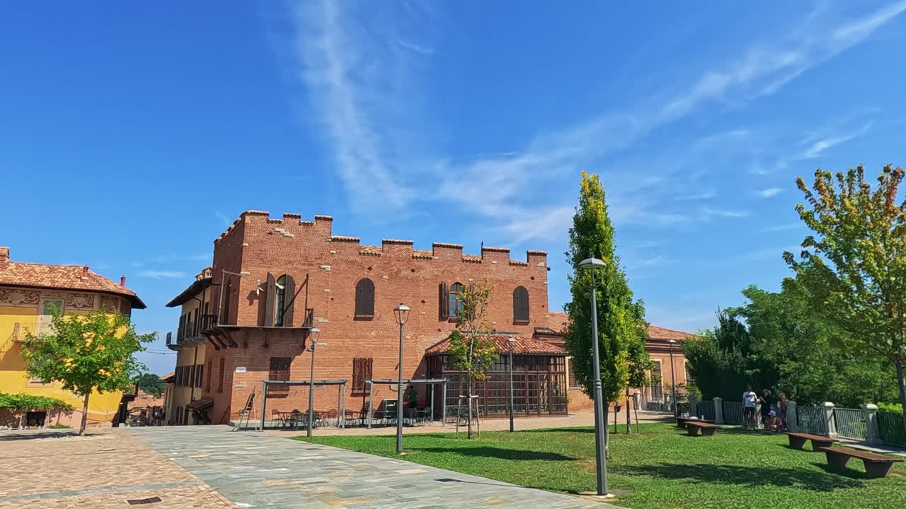 역사적인 건물과 시계탑의 파노라마 뷰