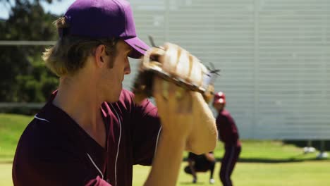 Baseball-players-pitching-ball-during-practice-session