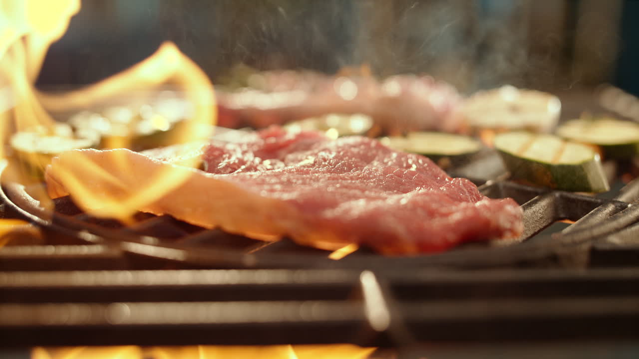 구운 스테이크와 야채