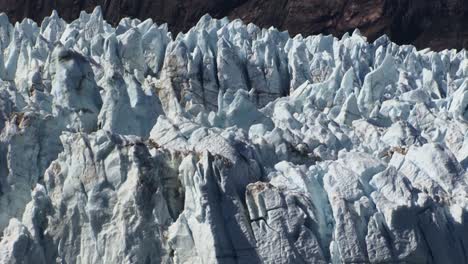 los glaciares se están calentando y derritiendo más rápido