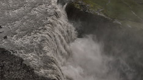 volando sobre la cascada más poderosa de europa detifoss islandia aérea