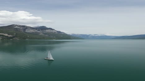 Sailing-boat-on-Lake-water,-Walensee-Glarus,-Weesen-Walenstadt,-Switzerland--backward-shot