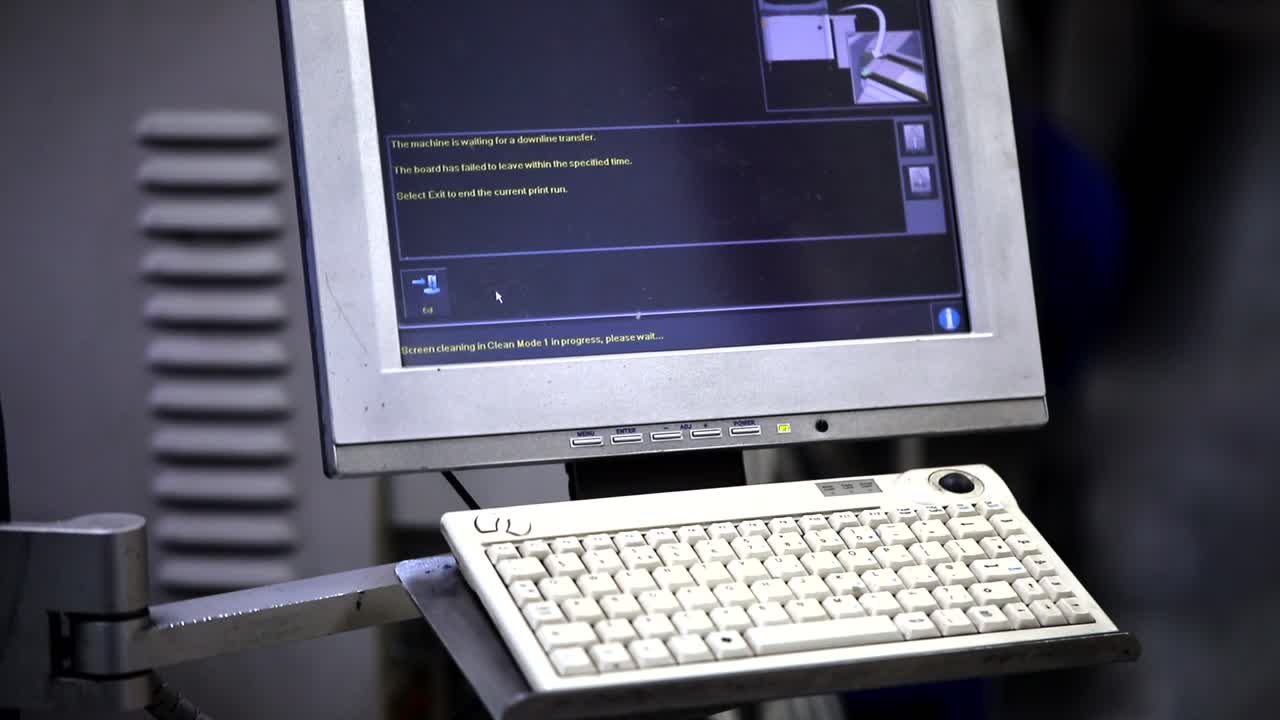 마더보드 기계의 제어가 있는 컴퓨터