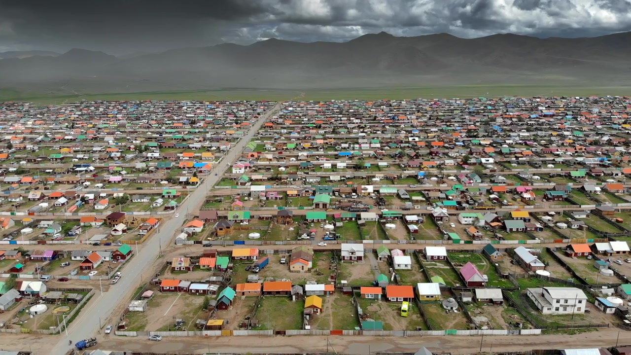 Luftfoto af et tæt beboelsesområde i Mongoliet