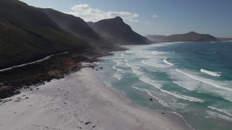 Paisaje-Marino-Escénico-En-Acantilados-Brumosos,-Ciudad-Del-Cabo,-Sudáfrica---Toma-Aérea