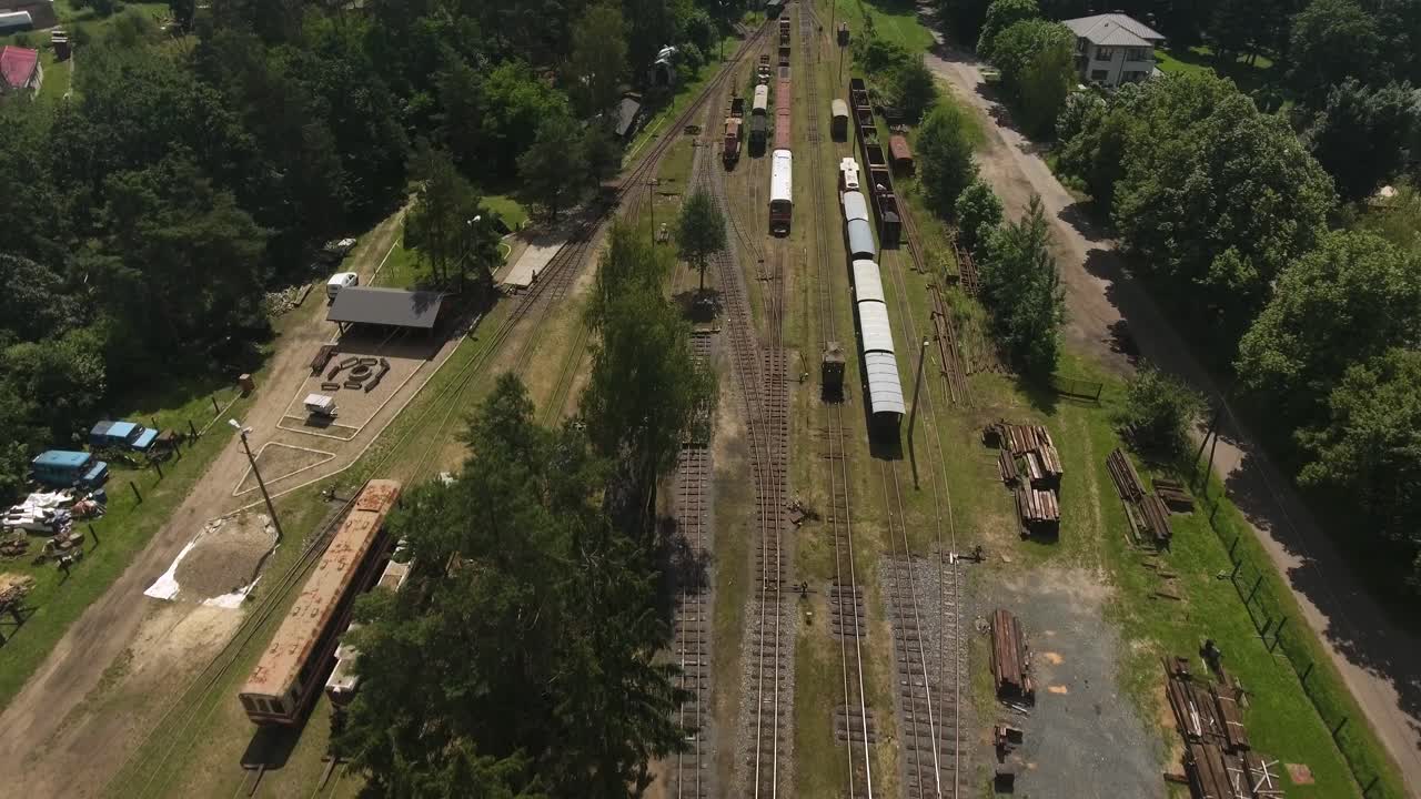 toma aérea de montar locomotora vintage