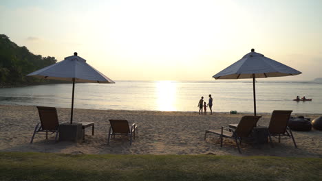 Sunset-with-umbrella-pool-bed