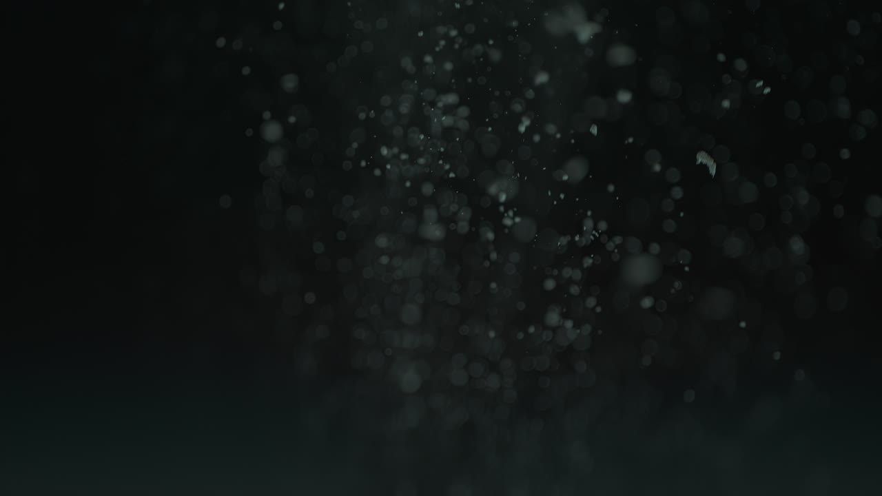 먼지는 어두운 영역에서 천천히 상승합니다.