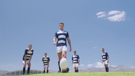 Jugadores-De-Rugby-Jugando-En-El-Campo