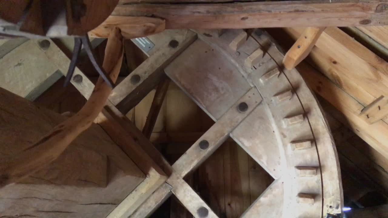 toma de parte de la maquinaria de un antiguo molino