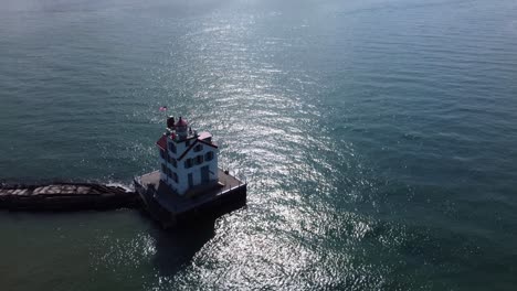 Lorain-West-Breakwater-Light,-Auch-Lorain-Harbour-Light-Genannt,-Ist-Ein-Leuchtturm-In-Lorain,-Ohio,-Vereinigte-Staaten