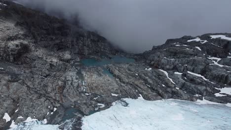 Vista-Por-Drones-De-Los-Lagos-Lgacier-Y-El-Glaciar-Brewster-En-La-Pista-Brewster-En-El-Parque-Nacional-Mount-Aspiring,-Nueva-Zelanda