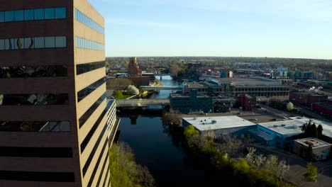 4k-drone-video-of-the-state-capital-in-Lansing,-Michigan-as-the-sun-rises